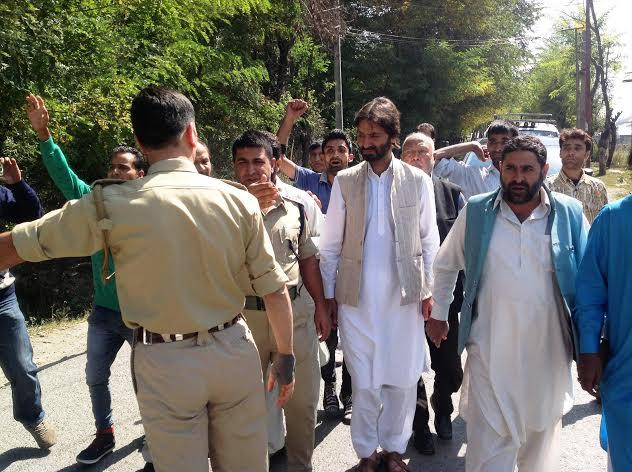 Malik, others arrested while going towards Kangan